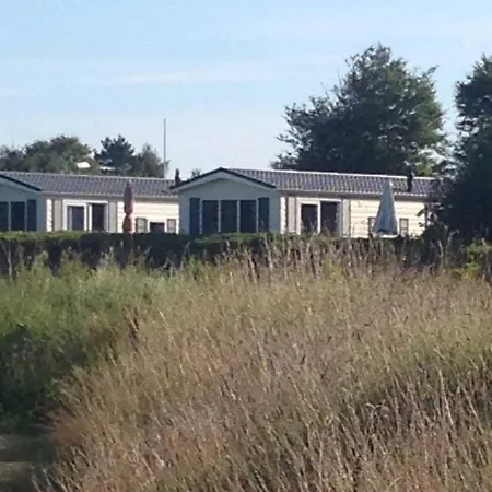 אתר קמפינג Ferienchalet Steuerbord